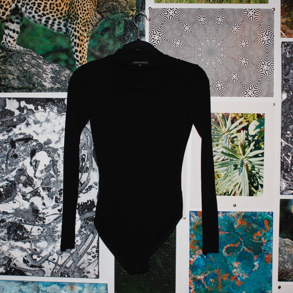 Kendal & Kylie V neck bodysuit